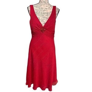 Maggy London EUC Crimson Red formal dress w/deep V front and back. Worn once.‎